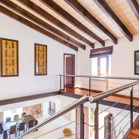 Es Country house *
