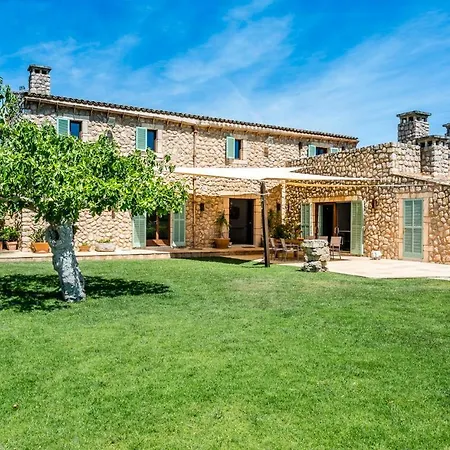 Es Country house
